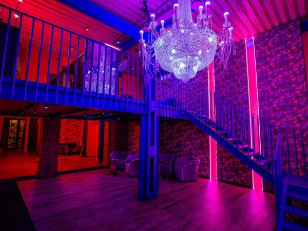 Candy Loft - двухэтажный лофт в ярких тонах с большими окнами на Бауманской — фото 2