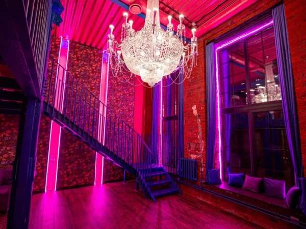 Candy Loft - двухэтажный лофт в ярких тонах с большими окнами на Бауманской — фото 4