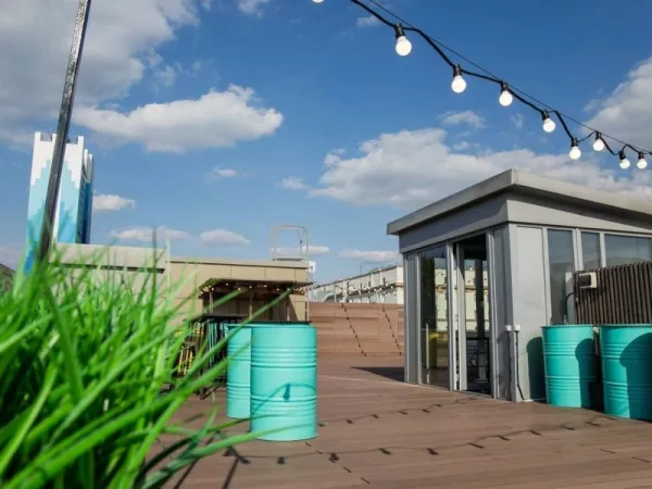 Лофт в центре с верандой на крыше и зоной BBQ, 5 мин от метро — фото 1
