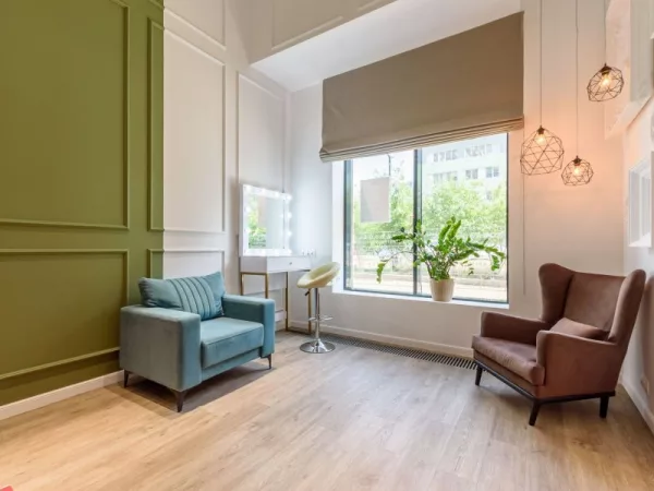 Стильная фотостудия Foto с панорамными окнами и высокими потолками для рилсов и подкастов — фото 1