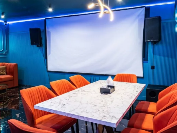 N-joy community, Зал первый - стильный караоке-лофт в центре Москвы — фото 2