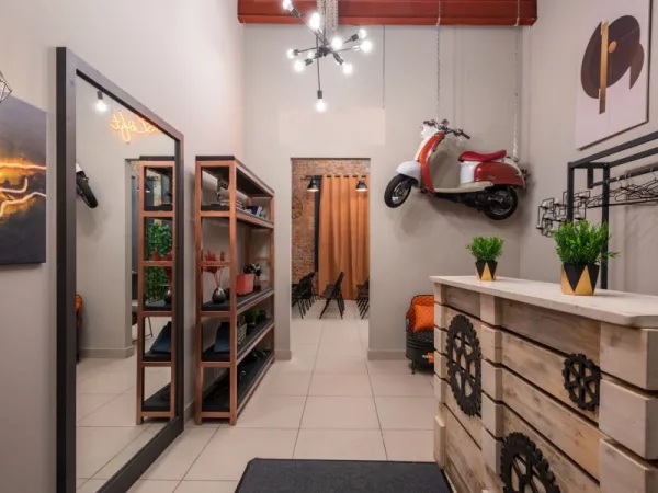 River.Loft - зал в светлых тонах с видом на набережную Москвы-реки на Тульской — фото 2