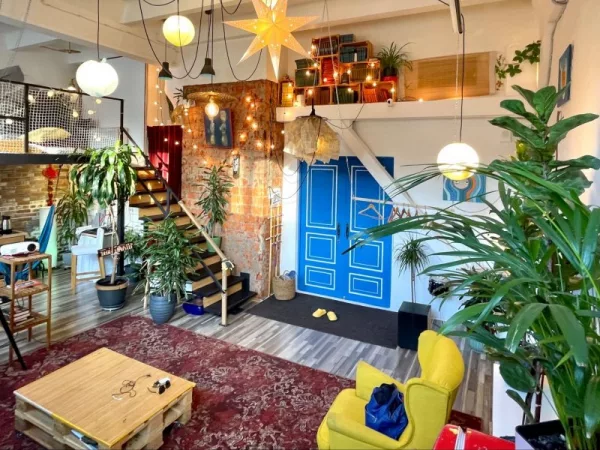 Yuka Loft - яркий двухэтажный лофт с биофильным дизайном около м. Аэропорт — фото 1