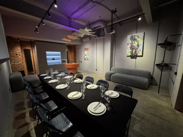 Solo Loft - небольшой зал в современном стиле и нейтральных тонах на Бауманской — фото 3
