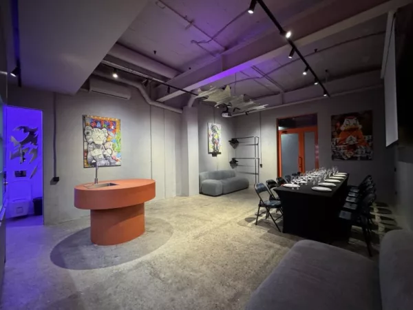 Solo Loft - небольшой зал в современном стиле и нейтральных тонах на Бауманской — фото 4