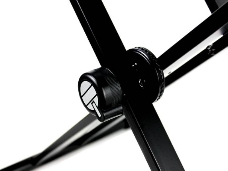 QUIK LOK T20 BK - х-образная клавишная стойка