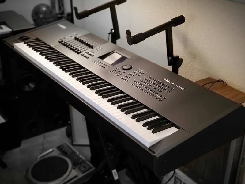 Рабочая станция Yamaha MOTIF XF8