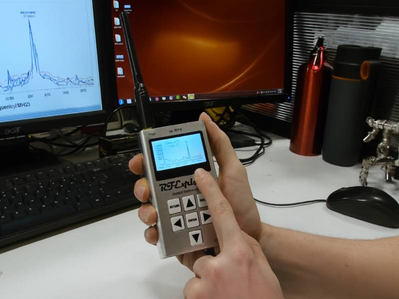 RF Explorer Digital Spectrum Analyzer USB for Modern Communication