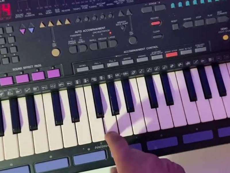 Самоиграйка Yamaha PSS-51 с эффектами