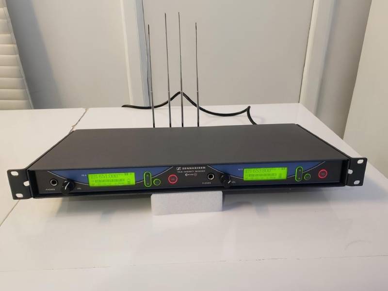 Сдвоенная база ennheiser g2 ew550 с гарнитурами