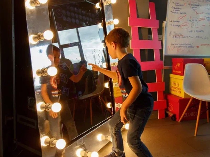 Селфи зеркало с лампами