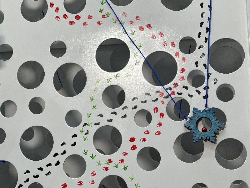 След в след