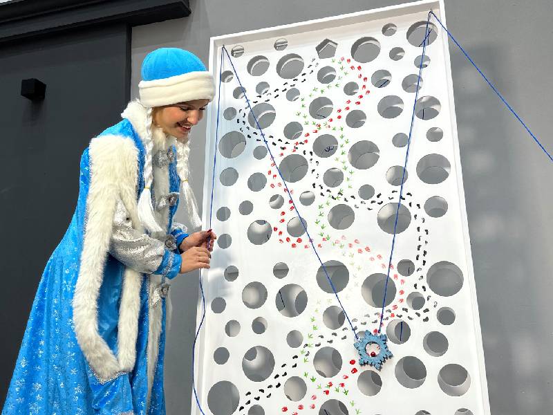 След в след