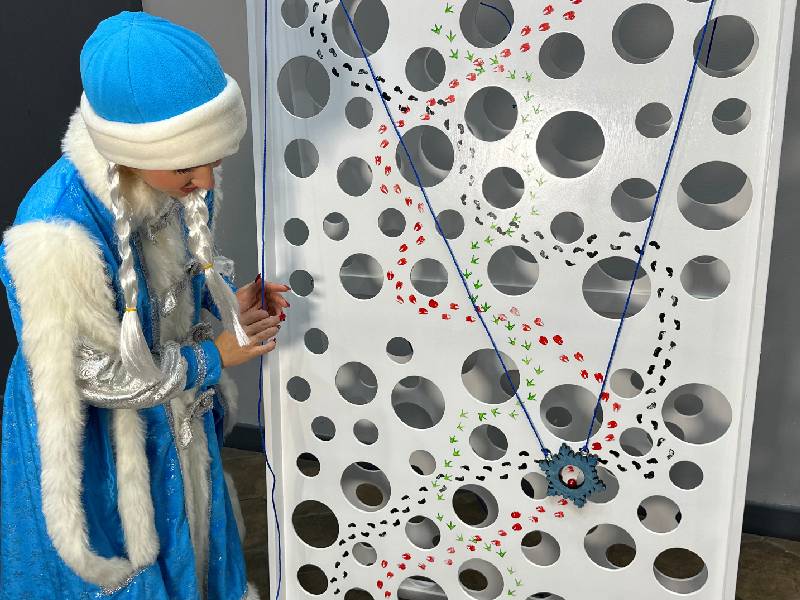 След в след