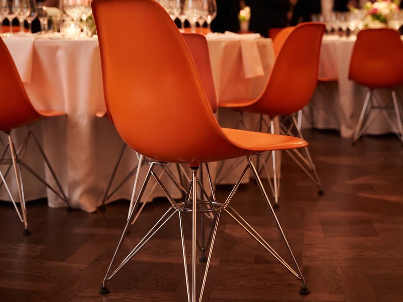 Стул Eames оранжевый металл — вид 3