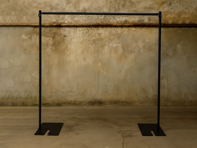 Телескопические стойки Solutions черного кабинета