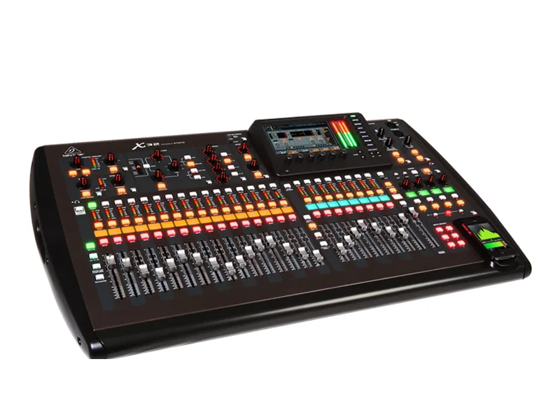 Цифровой микшер Behringer X32 COMPACT