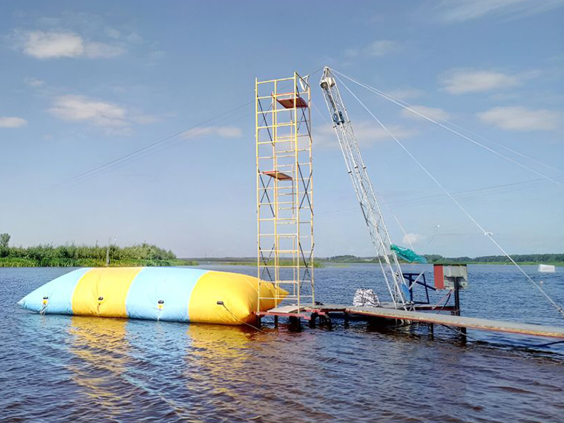 Надувная водная катапульта «Блоб»