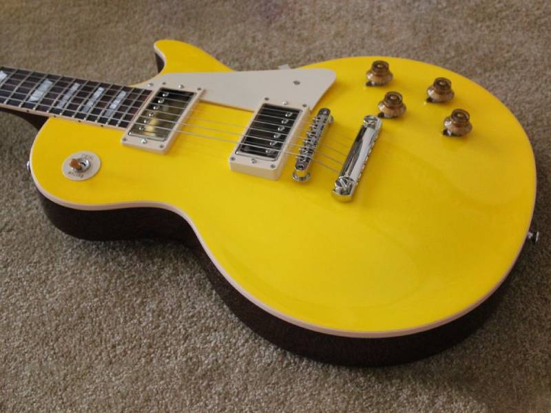 Желтая гитара Les Paul